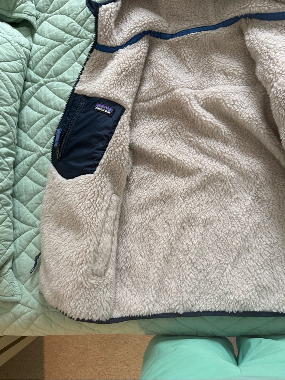 Reversible Patagonia Kids Navy Blue Puffer Jacket with Hood - Picture 2 of 4
